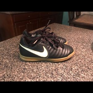 Nike Kids' Tiempo Legend Size 12 Soccer Shoes
